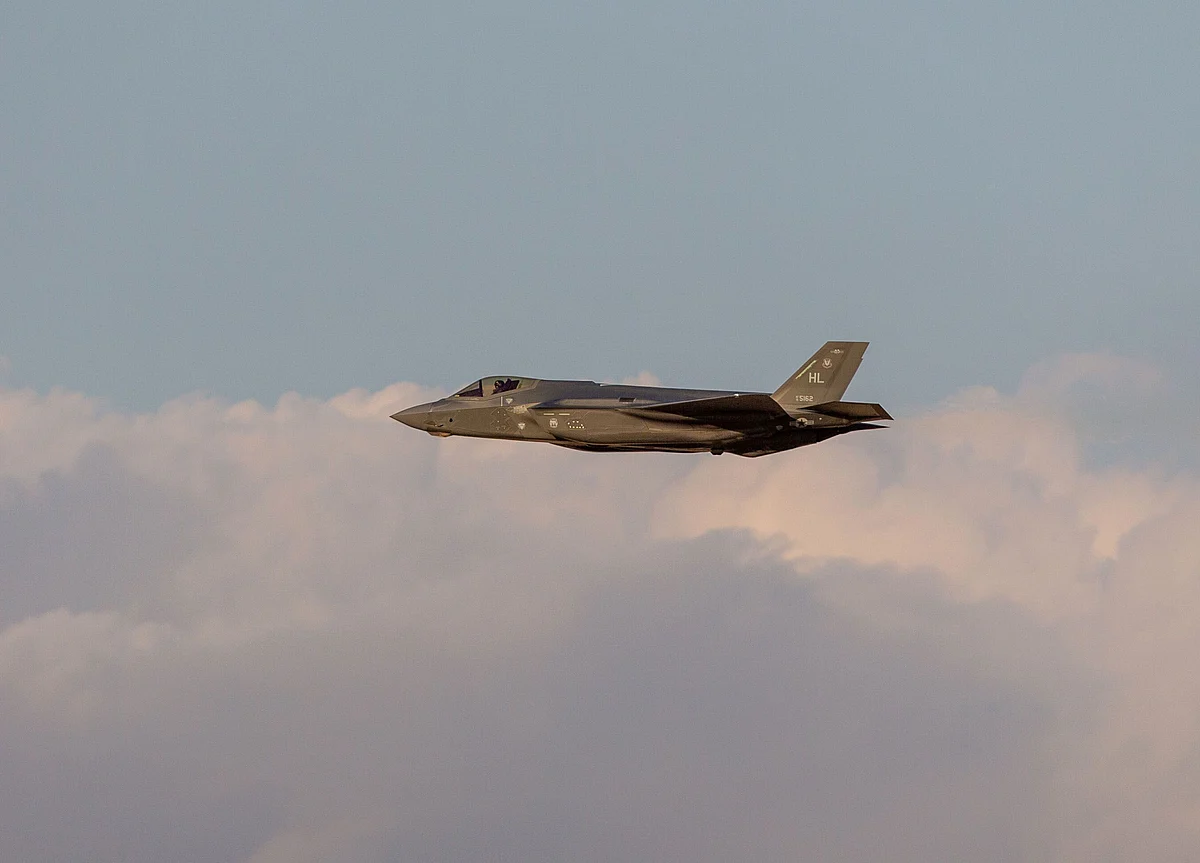 F-35 Flies With 871 Flaws, Only Two Fewer Than Year Earlier