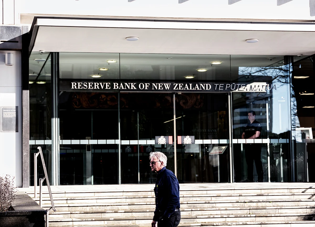 RBNZ Holds Policy, May Launch New Stimulus Tool This Year