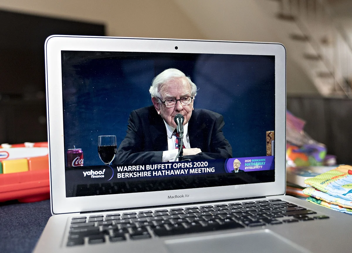 Berkshire Hathaway Slashes Stake in Troubled Lender Wells Fargo