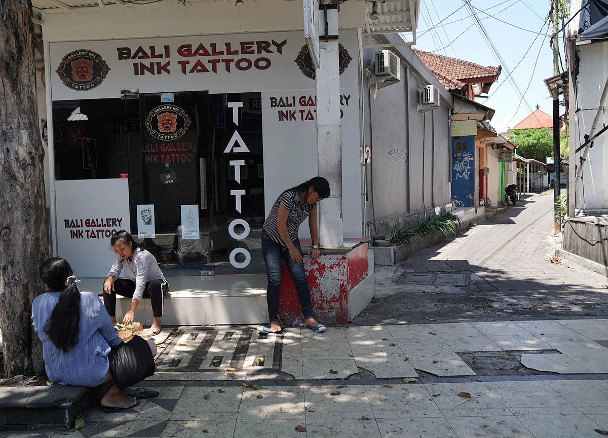 Indonesia Economy Shrinks for First Time Since Asian Crisis