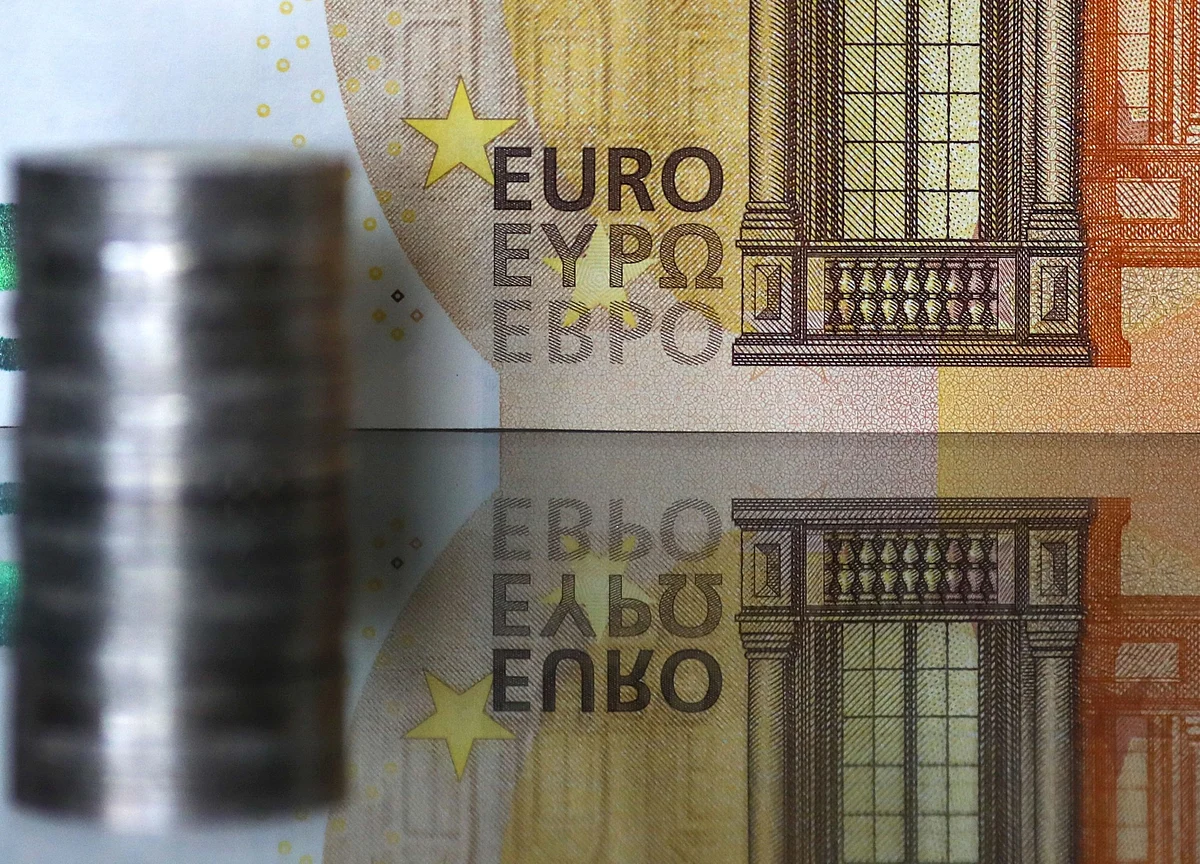 ECB Officials Walk a Fine Line in Struggle to Contain Euro Gains