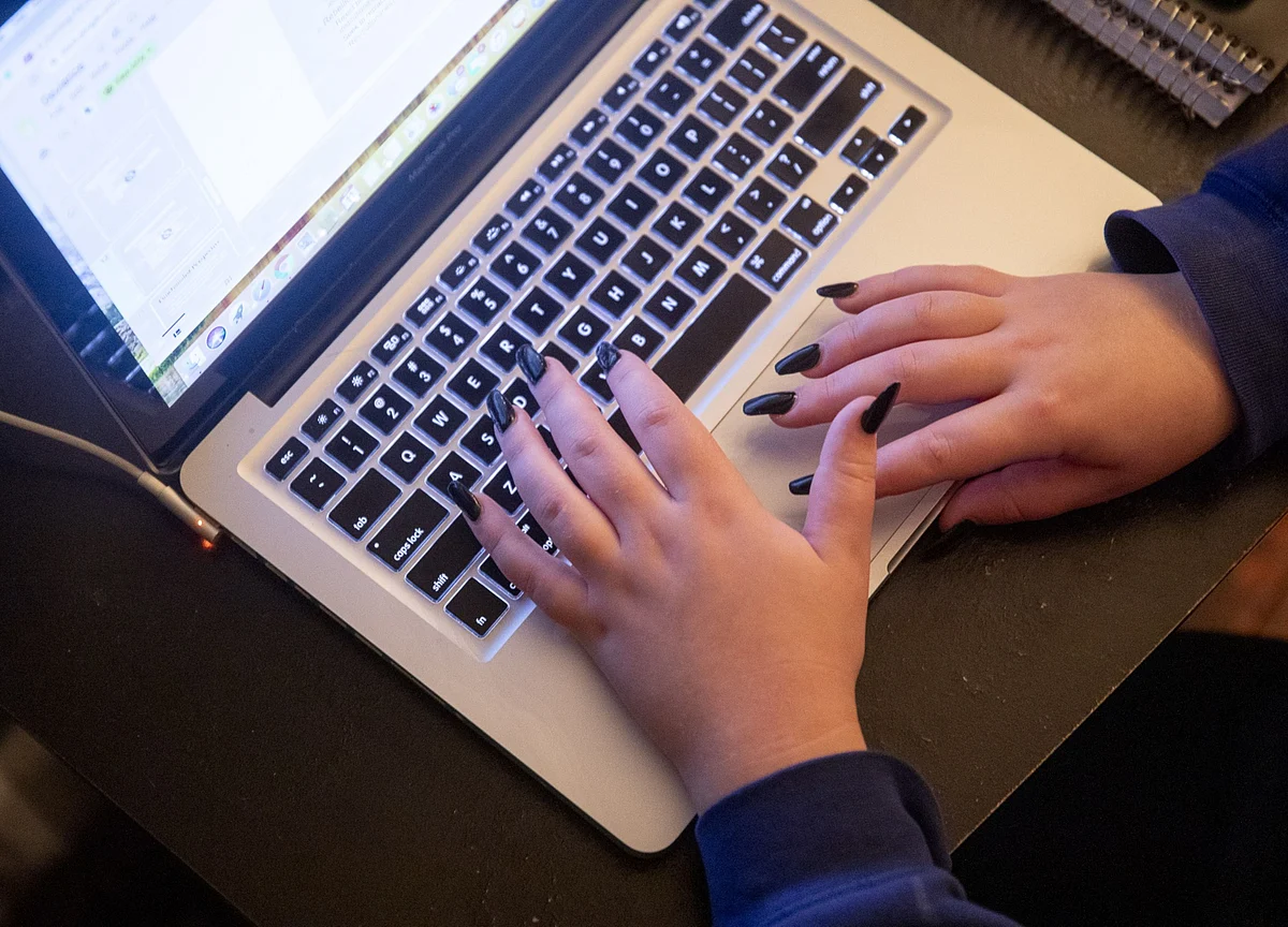 Googling for Gut Symptoms Predicts Covid Hot Spots, Study Finds