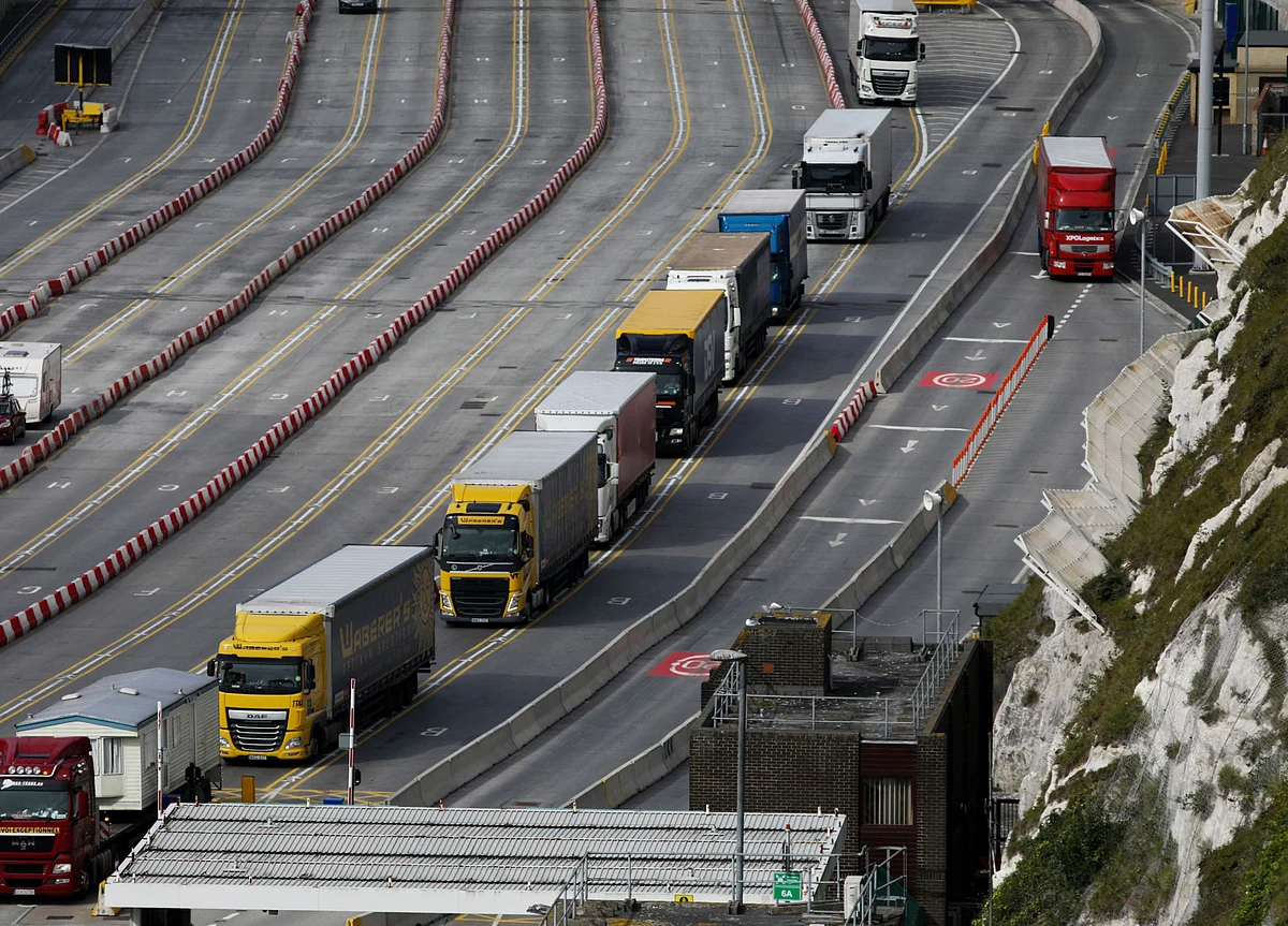 U.K. Warns of 7,000-Truck Line in Worst-Case Brexit Scenario