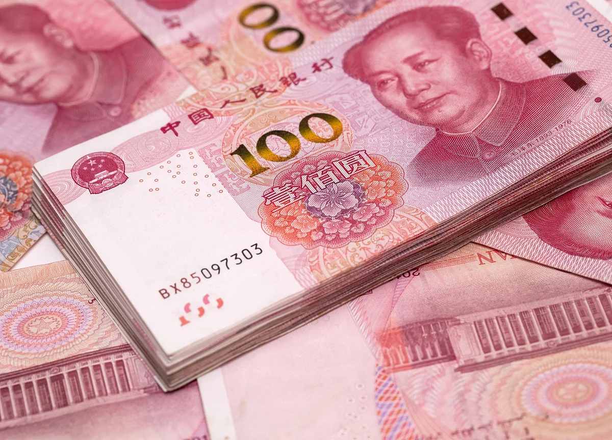 China Lets Traders Push Yuan Toward Best Quarter on Record
