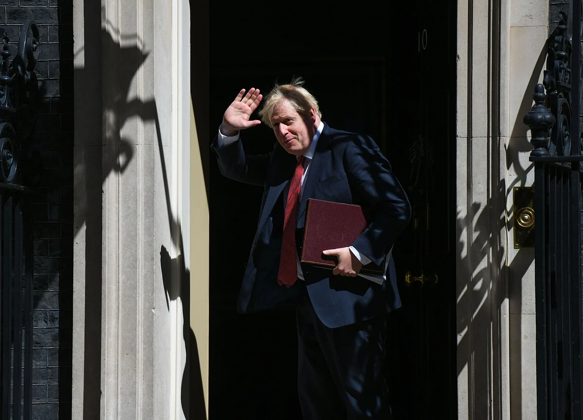 Competing Pressures Build on U.K.’s Johnson as Covid Surges
