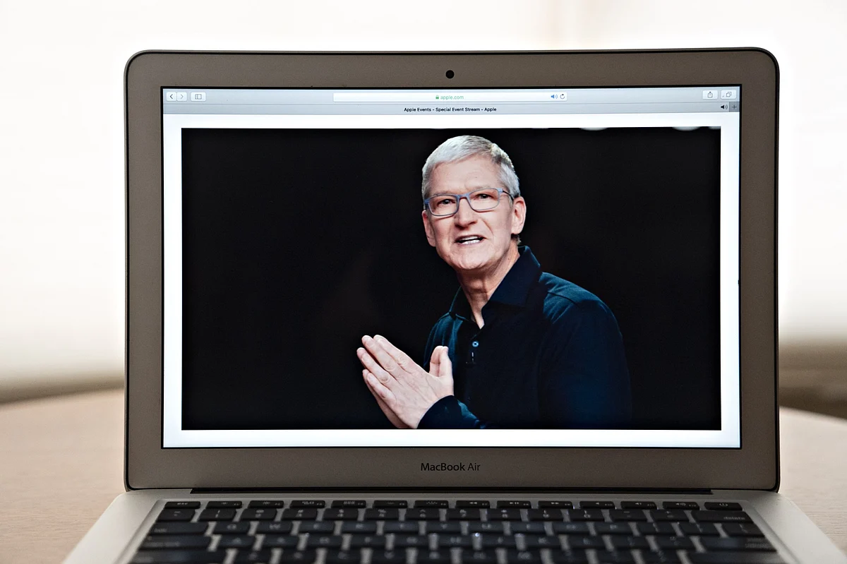 Apple Prepares To Launch 5G iPhones Into Unready U.S. Market