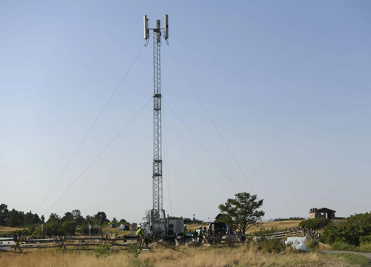 NGT Directs Bihar Pollution Control Board To Frame Guidelines For Installation Of Mobile Towers