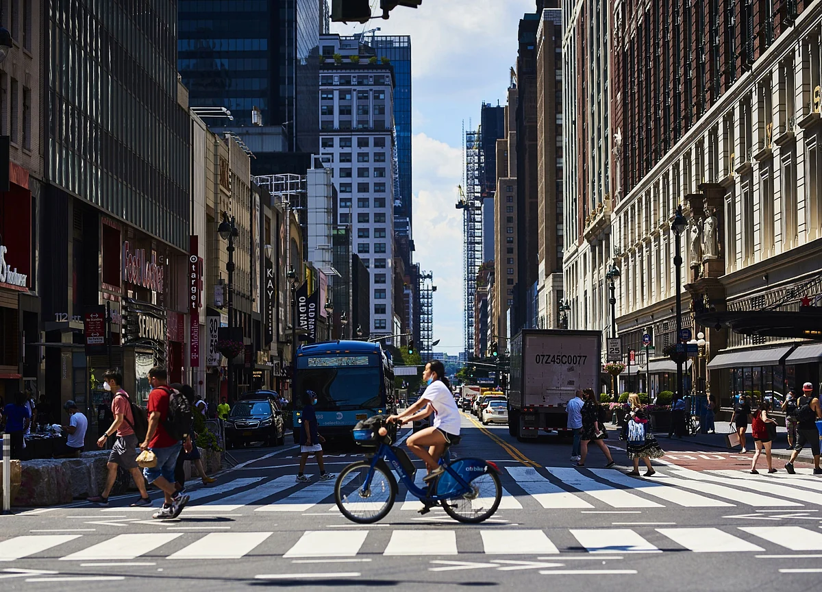 U.S. Job Gains Seen Hanging On in August With Tougher Road Ahead