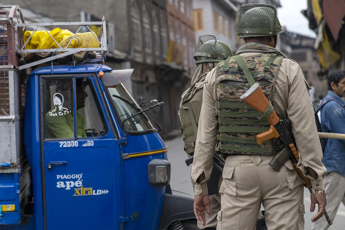 Pakistan Army Targets Forward Areas Along LoC In Jammu & Kashmir For Second Day