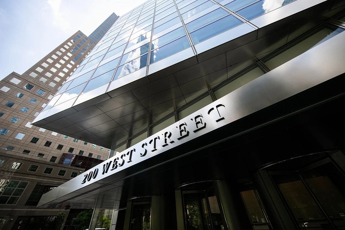 Goldman Consumer Chief to Give Up Post in Leadership Change