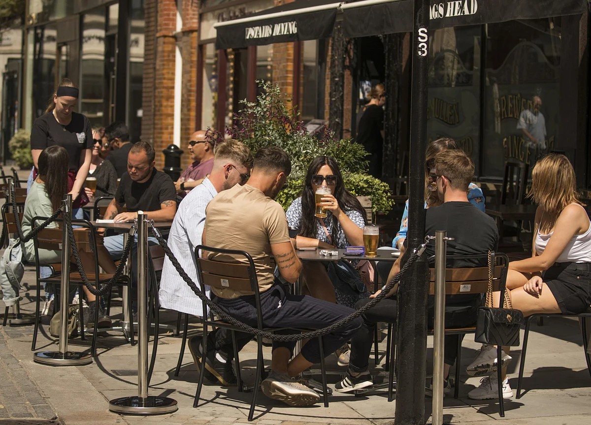 U.K. Inflation Eases to Five-Year Low on Restaurant Discounts
