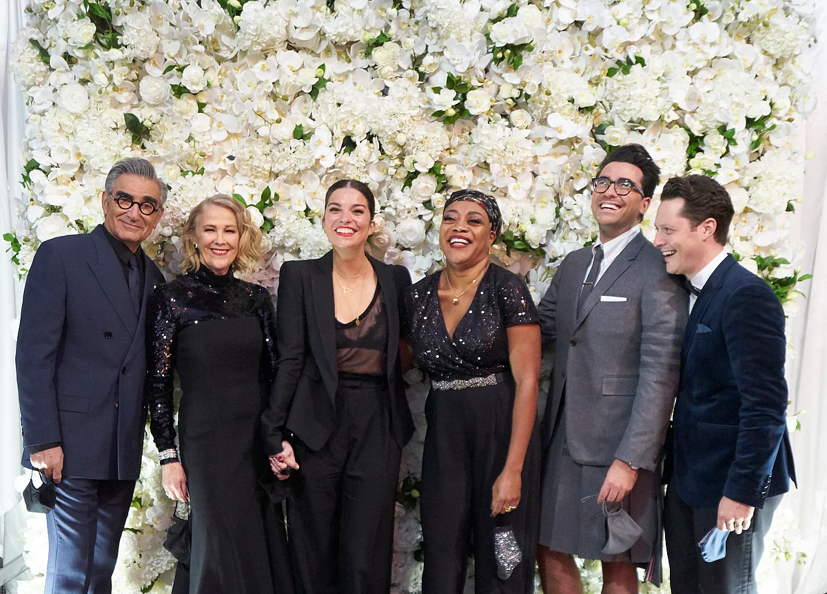 ‘Schitt’s Creek’ Sweeps Comedy Emmys After Netflix ‘Spark’
