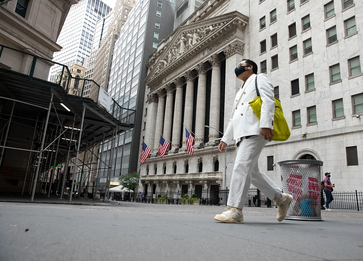 U.S. Stocks See Third-Biggest Outflow Ever