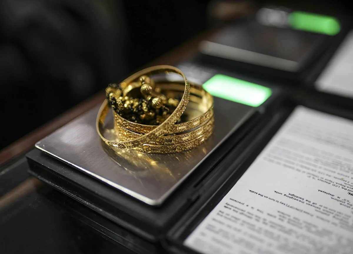 Virus Chaos Slashes India’s Gold Imports to Lowest since 2009