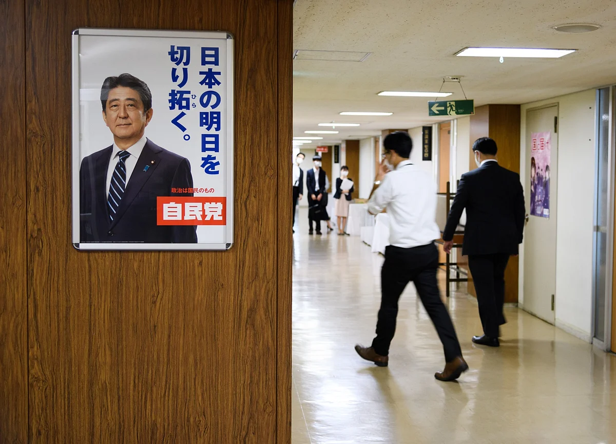 Hedge Funds Say There’s No Turning Back on Abe’s Japan Reforms