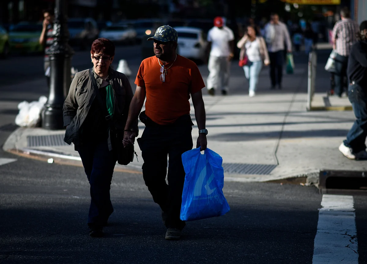 U.S. Retail Sales Rebound Slows After Extra Jobless Aid Lapses