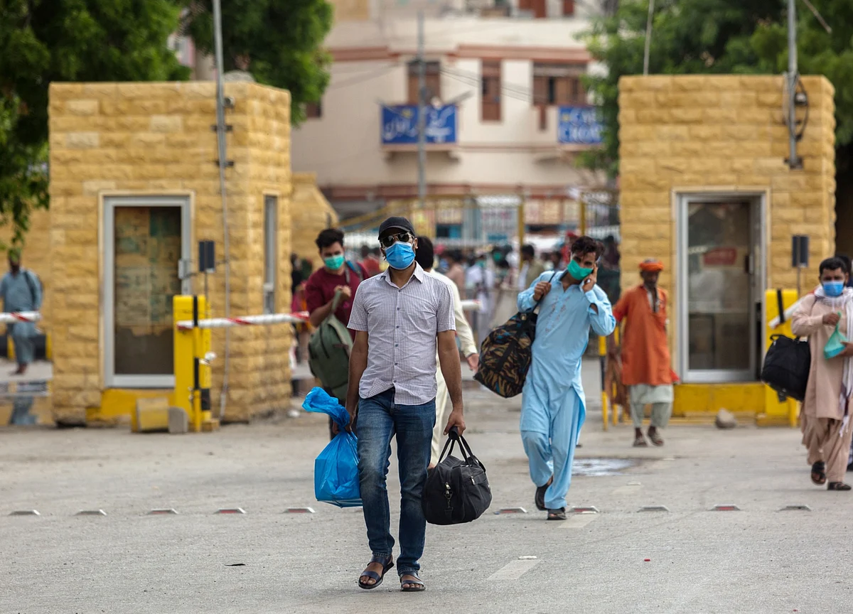 Pakistan’s Economy Shows Momentum as Virus Cases Taper Off