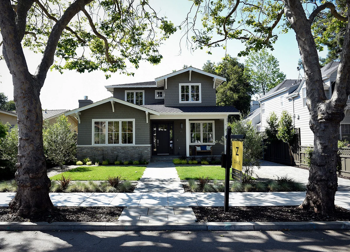 U.S. New-Home Sales Climb to 1 Million Rate, Fastest Since 2006