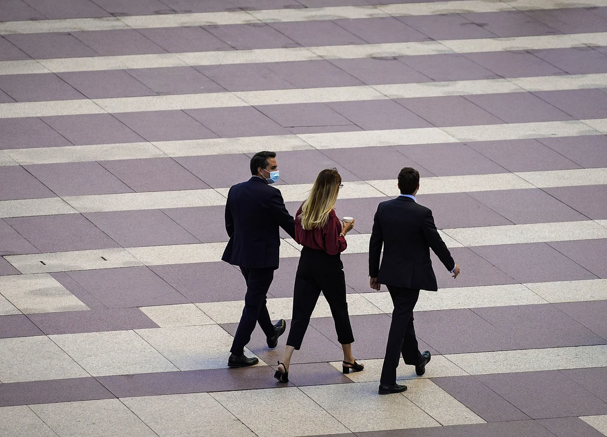 Young Bankers Have an Absurd Work Life