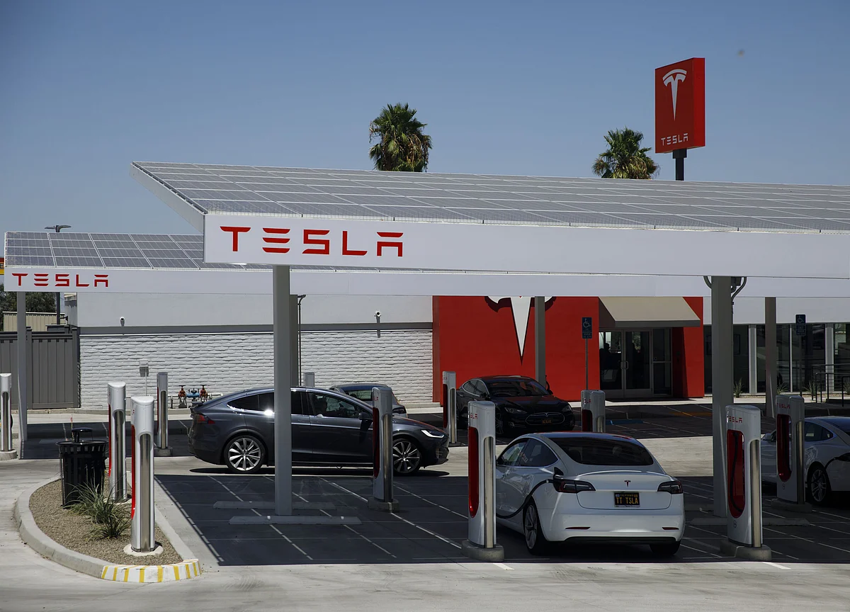 Tesla Slumps After First Results as a Blue Chip Disappoint