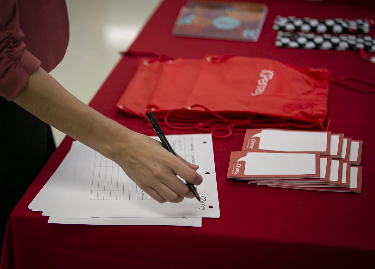 U.S. Companies Add Fewer Jobs Than Forecast, ADP Data Show