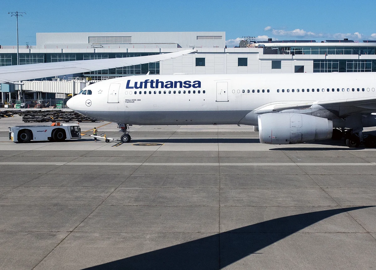 Lufthansa Will Airlift Food to Britain, Skirting Port Logjam