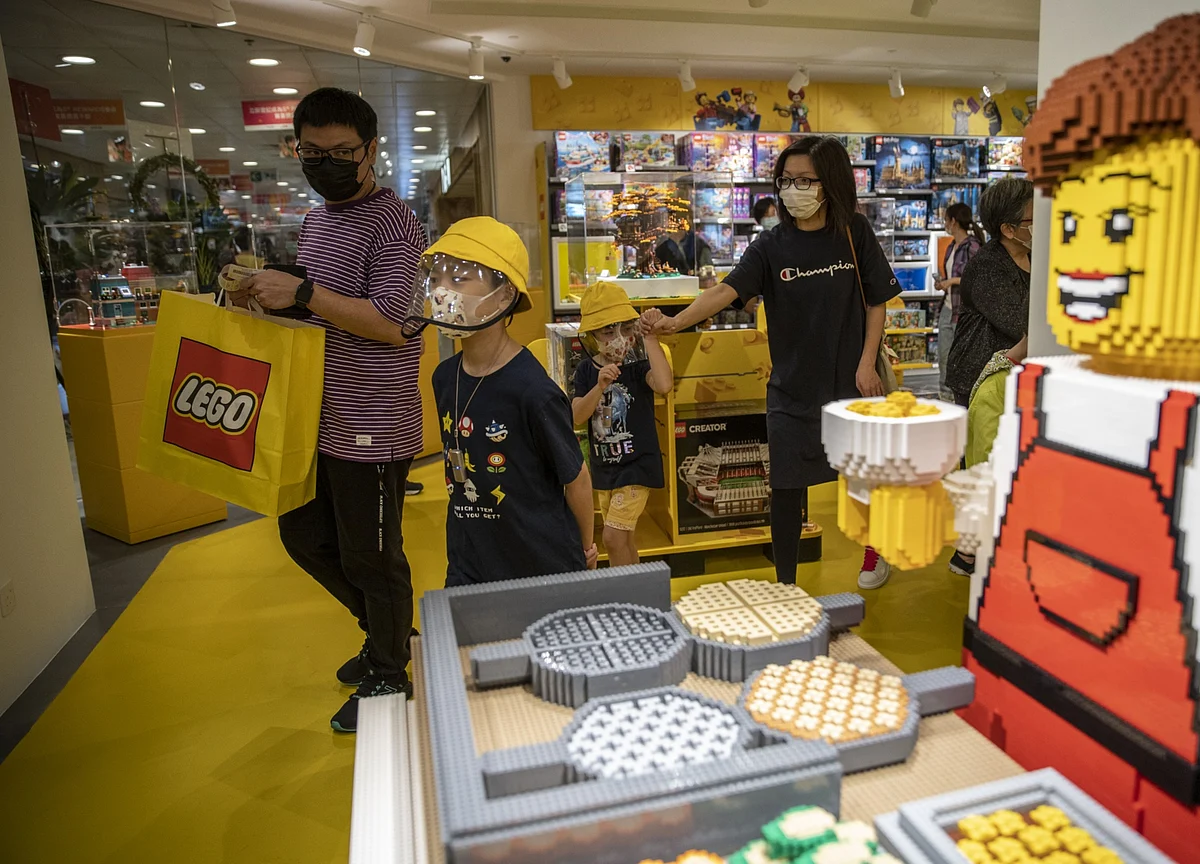 Lego to Invest $400 Million to Reduce CO2 Emissions, Plastic