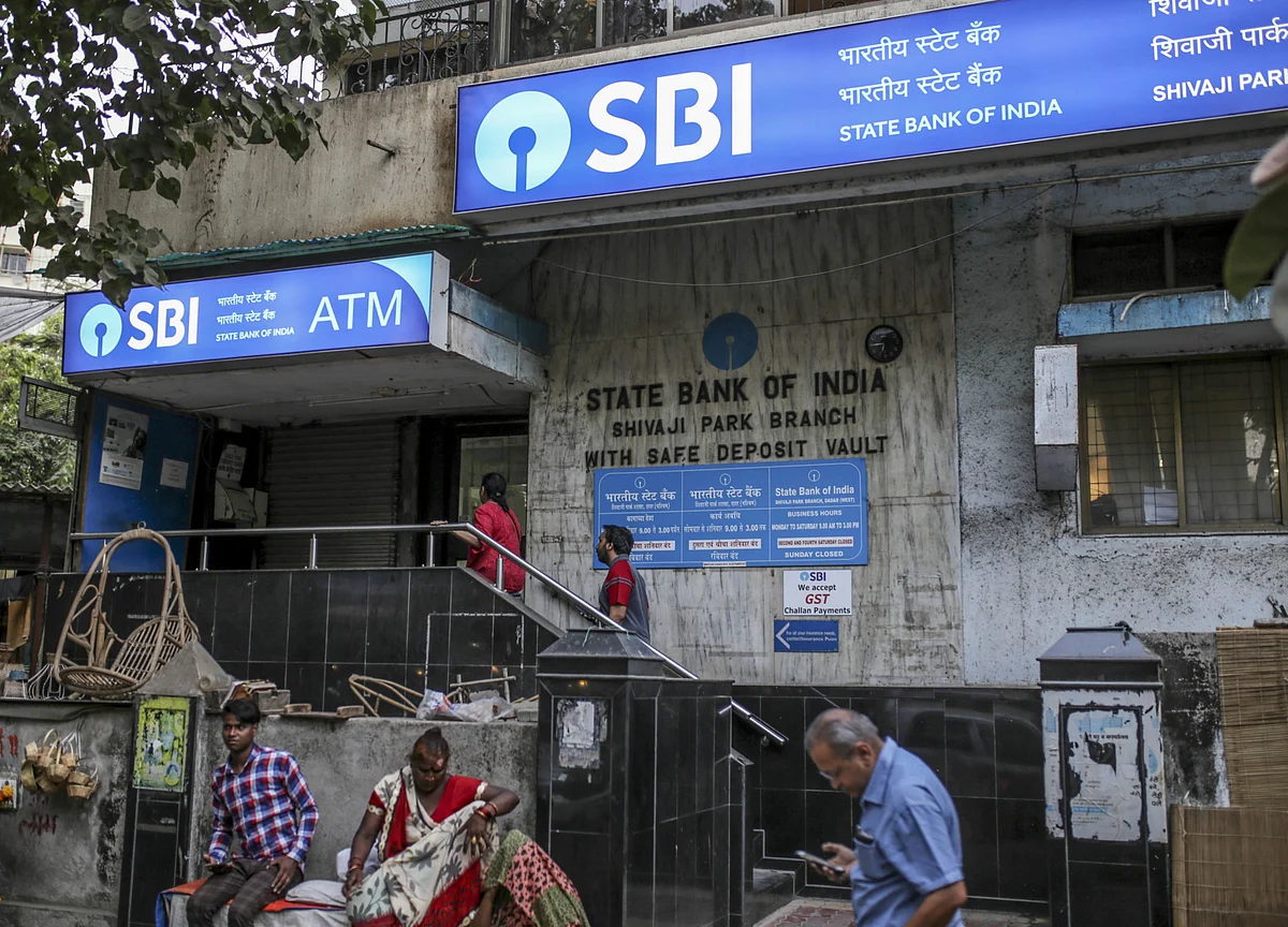 India’s Largest Lender Prices Riskiest Bond at Record-Low Cost