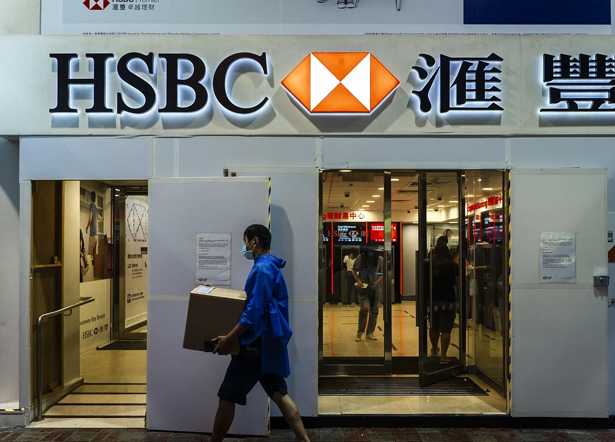 HSBC Loyalists Lose Faith After Stock’s $83 Billion Plunge