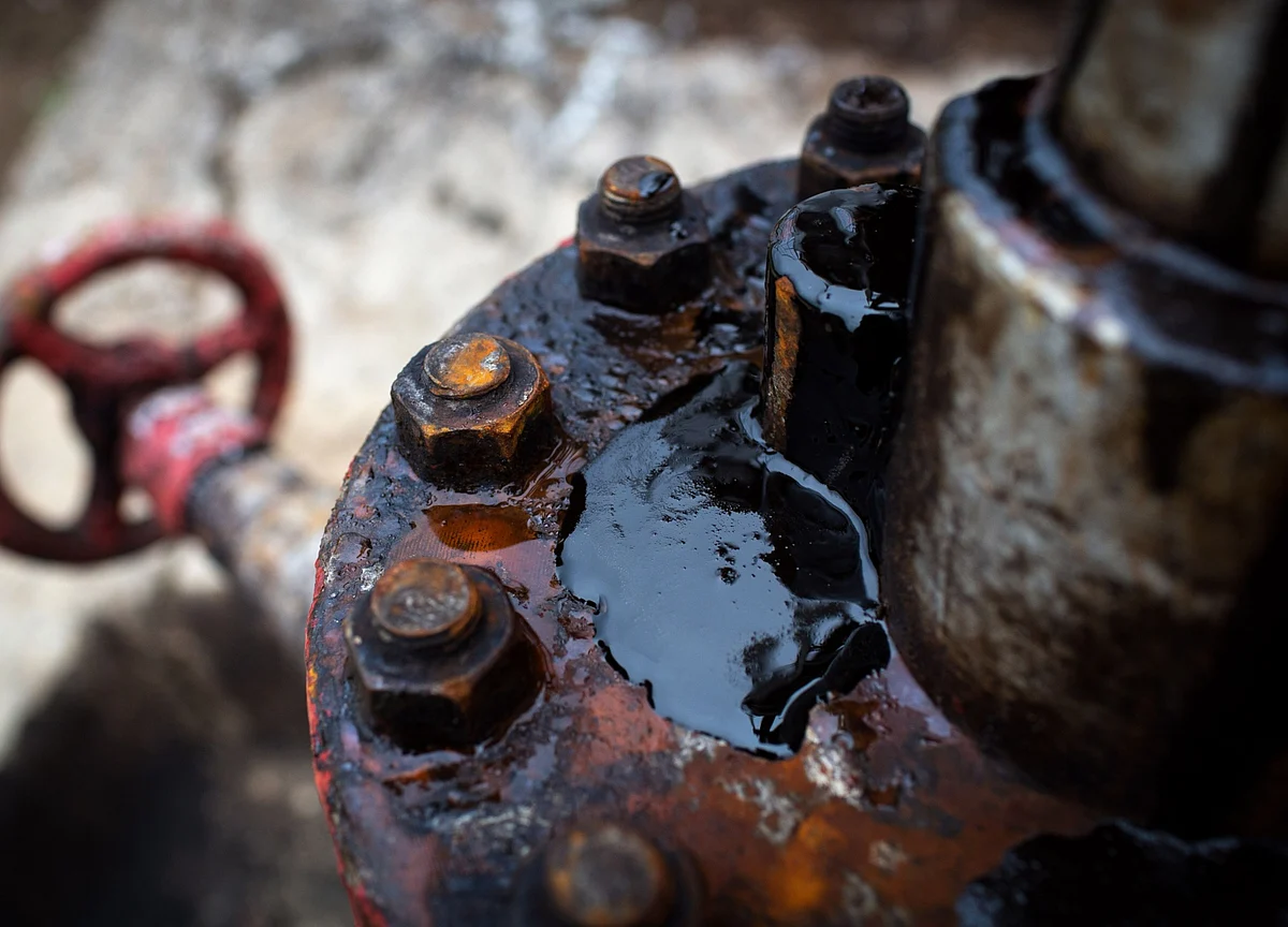 U.S. Crudes Rally as Asia Snaps Up Barrels Before Output Decline