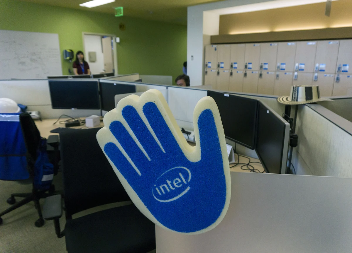 Intel Agrees to Sell Storage Unit to SK Hynix for $9 Billion