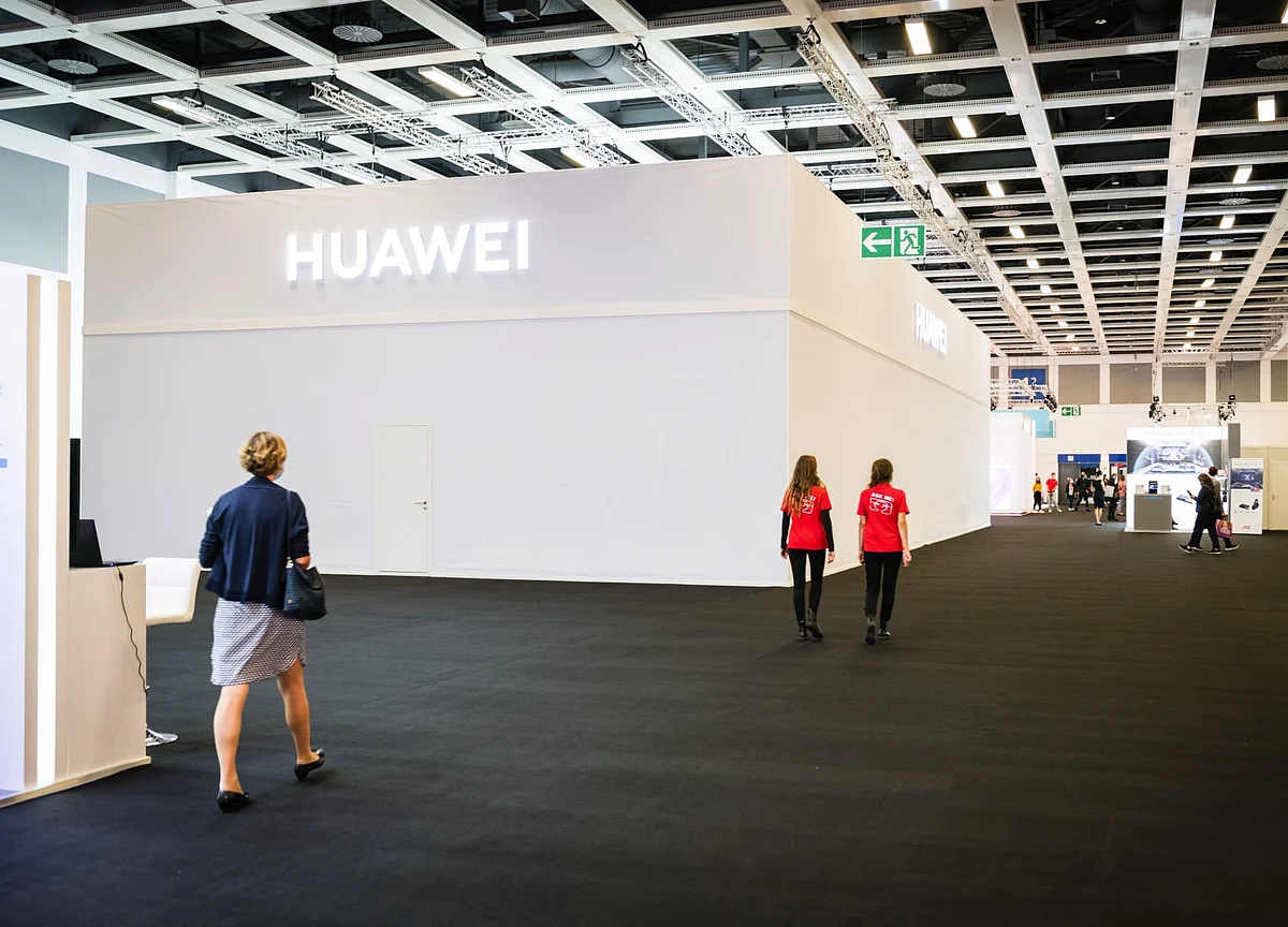 Saudi Deal With Huawei for Arabic-Specific AI Risks U.S. Ire