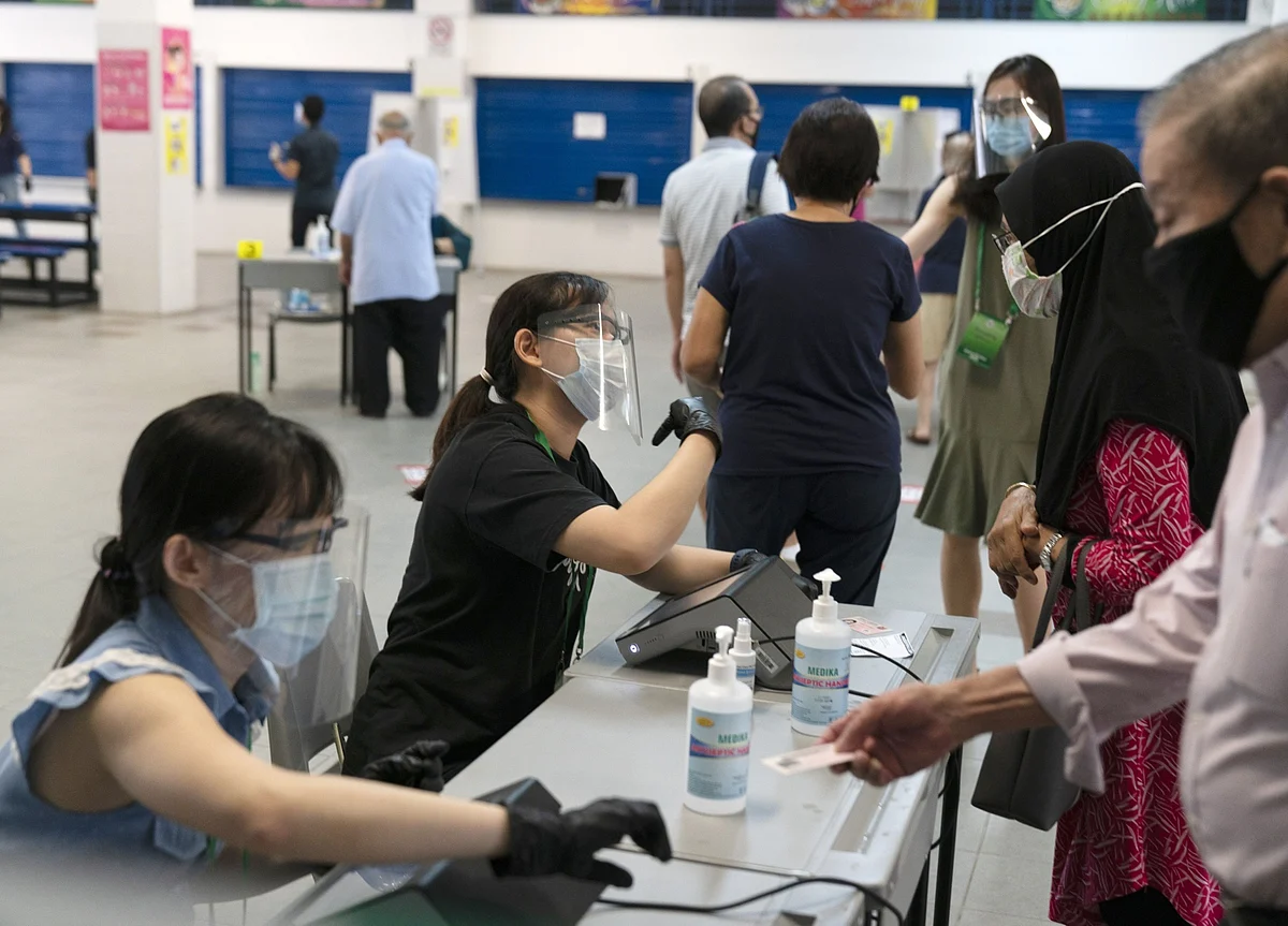 Singapore Quells Virus ‘Fire’, Sees Last Phase of Curbs