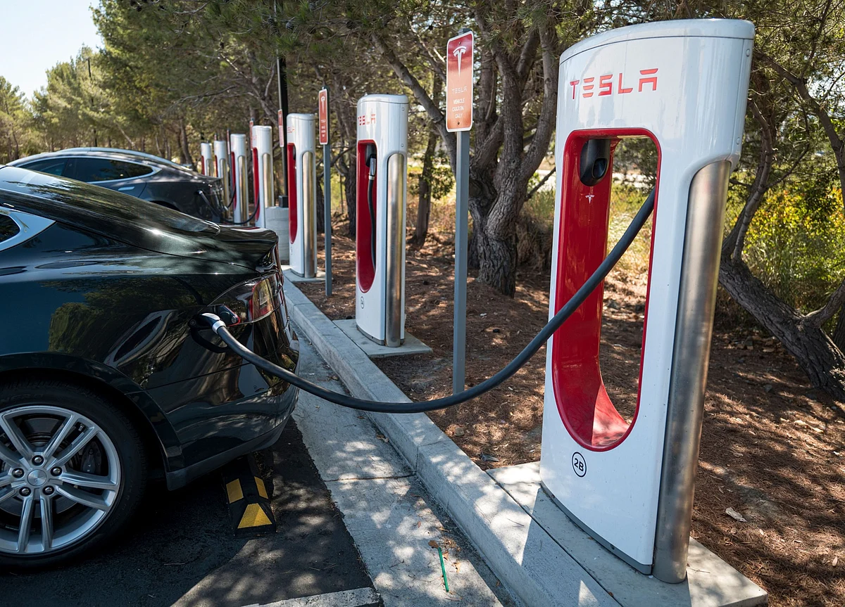 Tesla Expects Capital Spending Boost Amid Growth Spurt