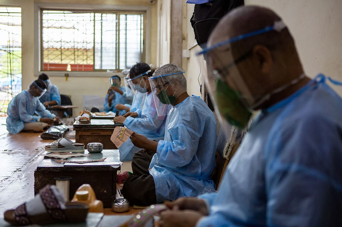 Workers at International Footsteps. (Photographer: Zishaan A Latif)