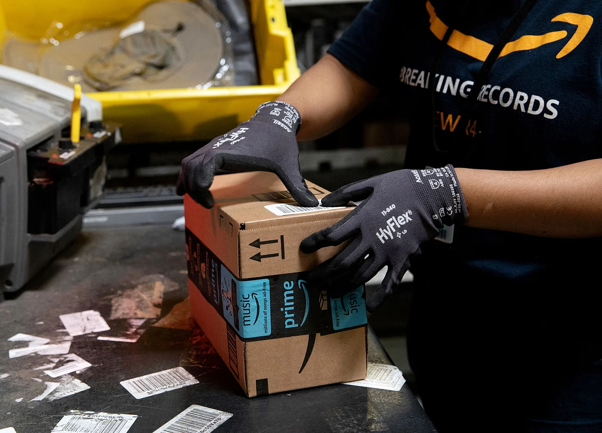 Amazon’s ‘Christmas Creep’ Poses Stress Test for FedEx, UPS