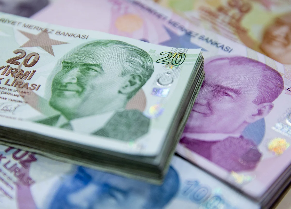 Turkey Has No Cure for a Gold Craze That Leaves Lira Vulnerable