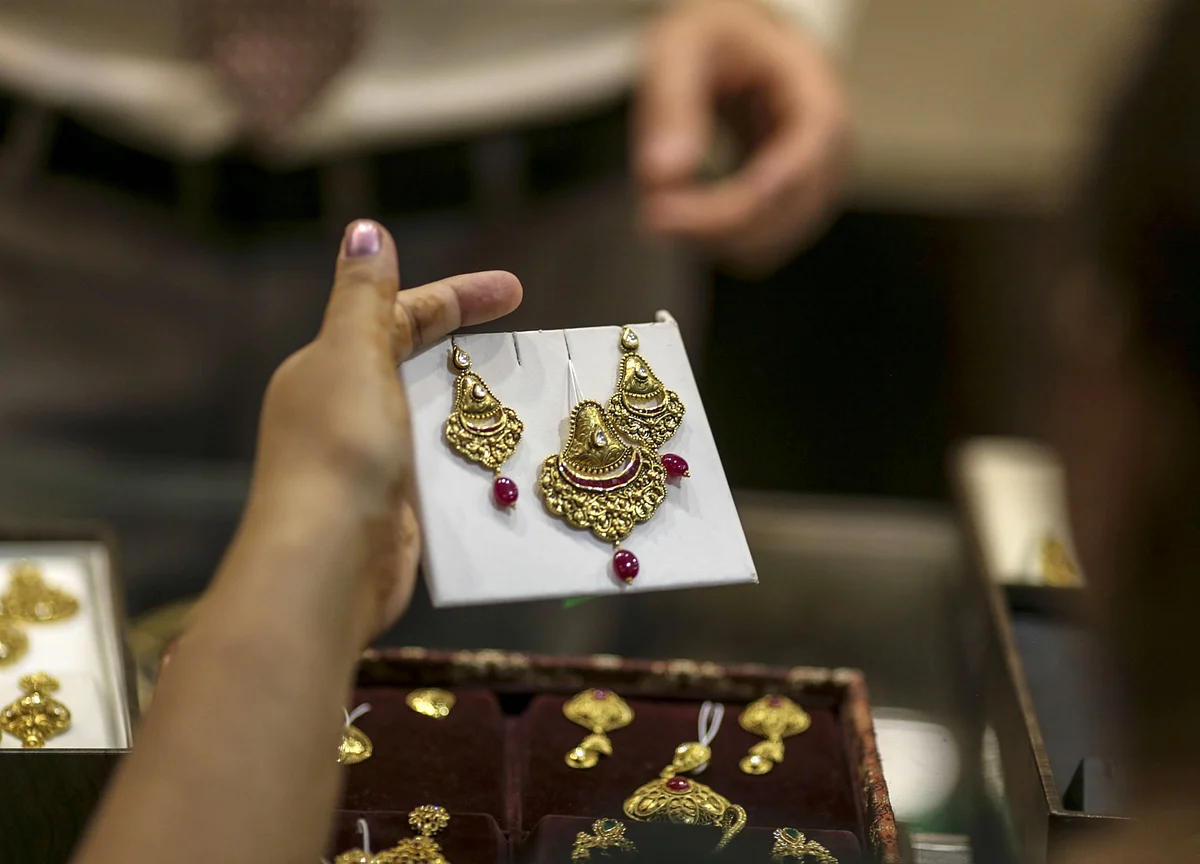 Gold Sales in India’s Festival Quarter Seen Weakest Since 2008