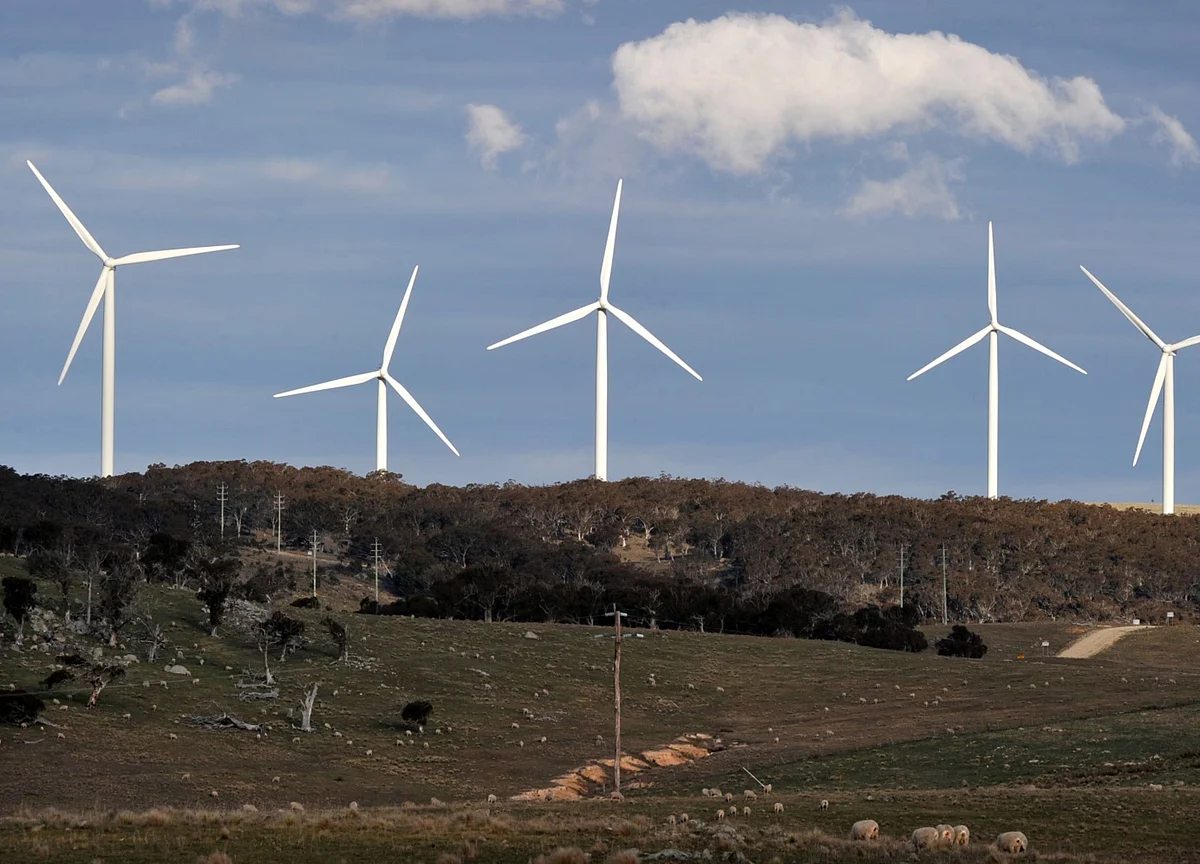 Australians Favor Clean Energy to Boost Economy Over Gas Plan