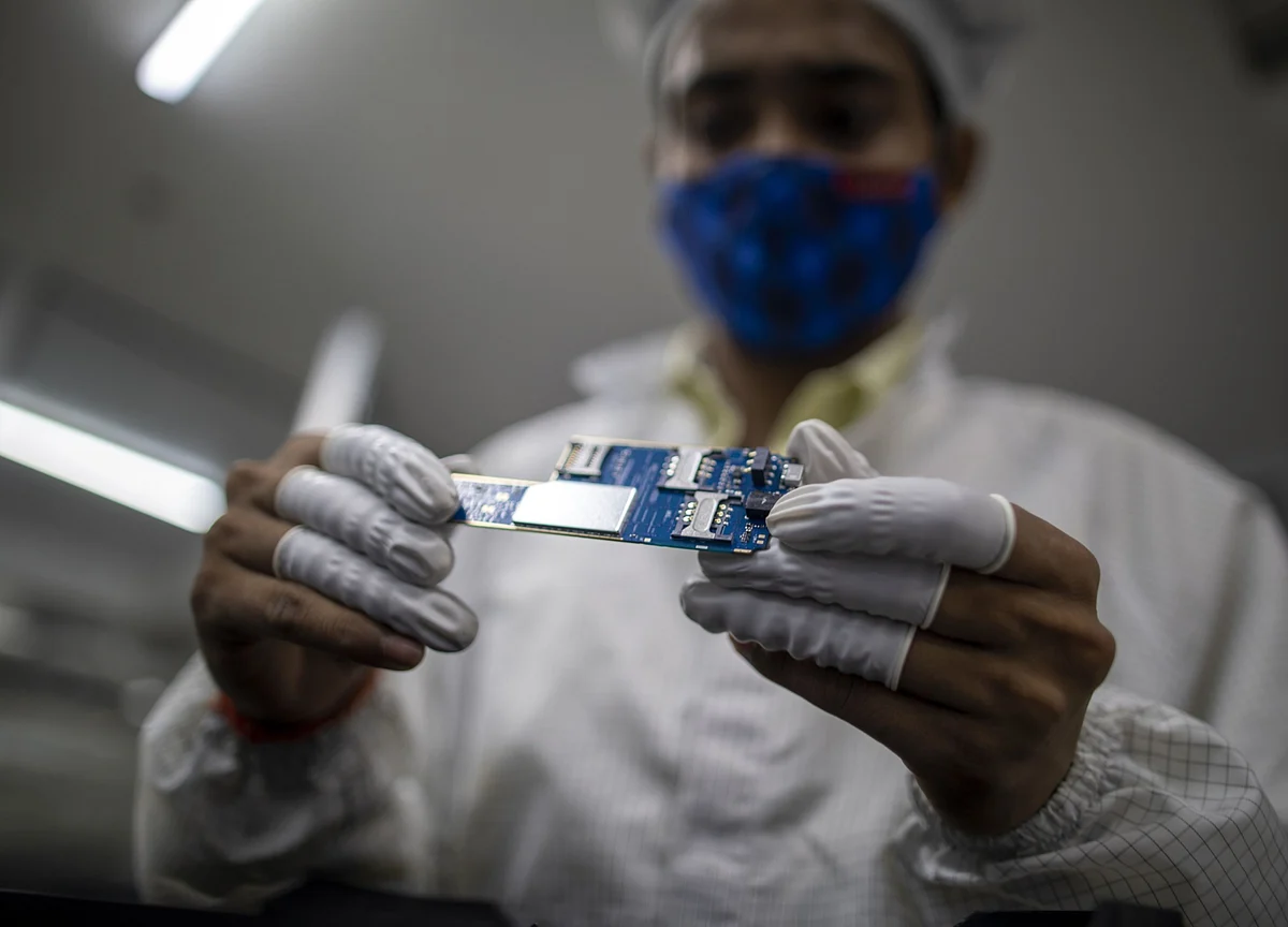 iPhone Makers Win Nod for $143 Billion India Manufacturing Plan