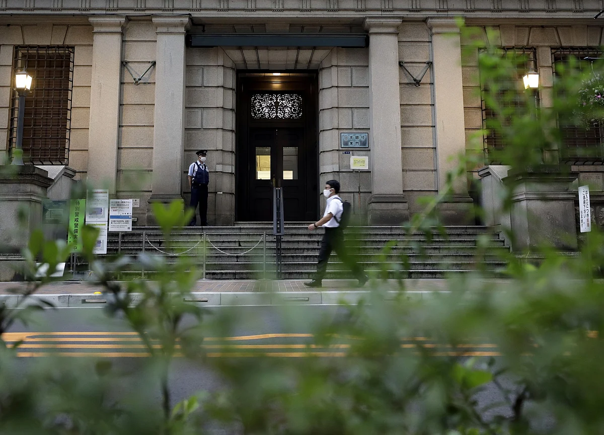 BOJ to Stand Pat, Extend Covid Program in Coming Months: Survey