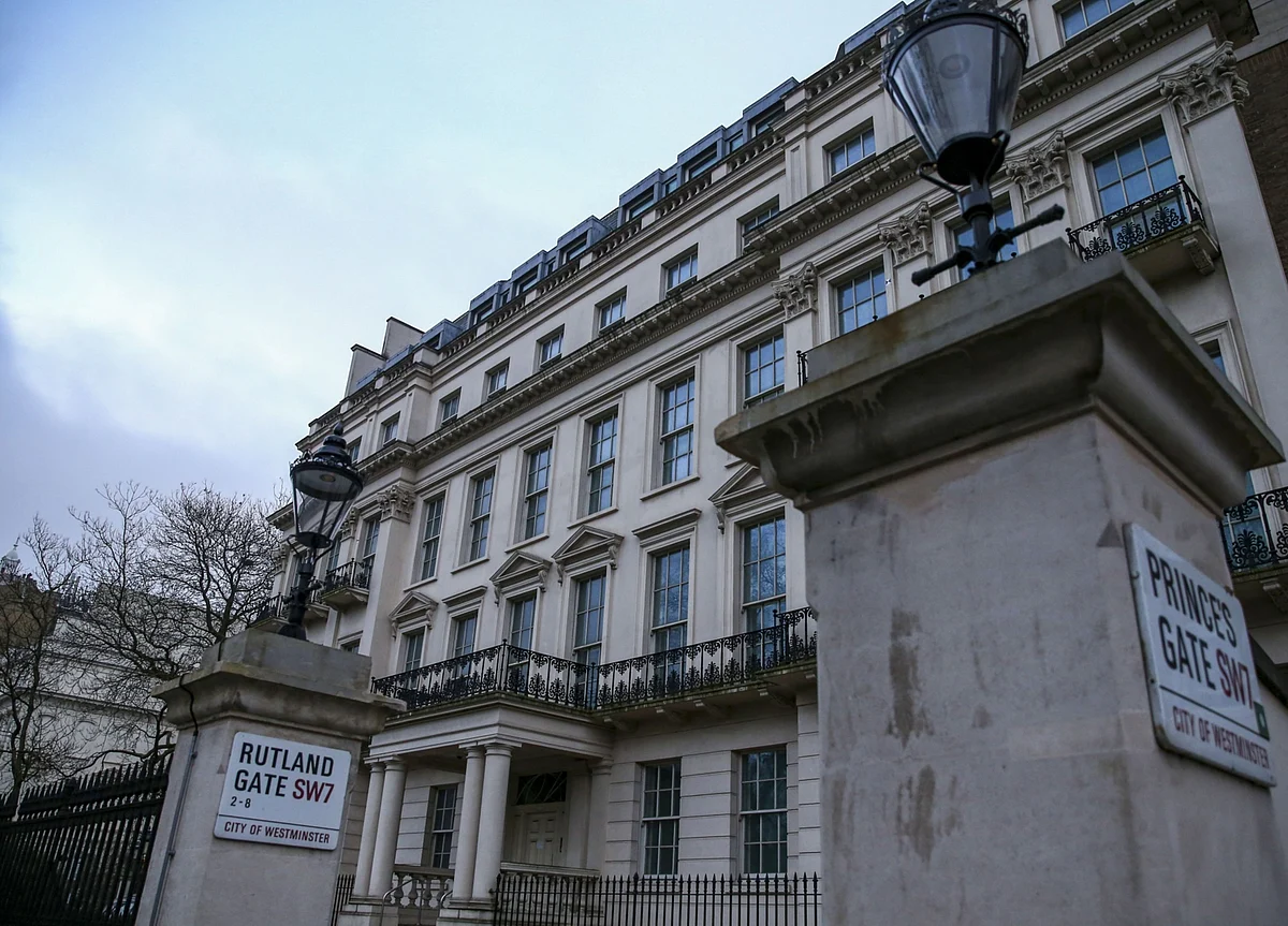 London’s Mega-Mansion Buyers Find Bargains Hard to Come By