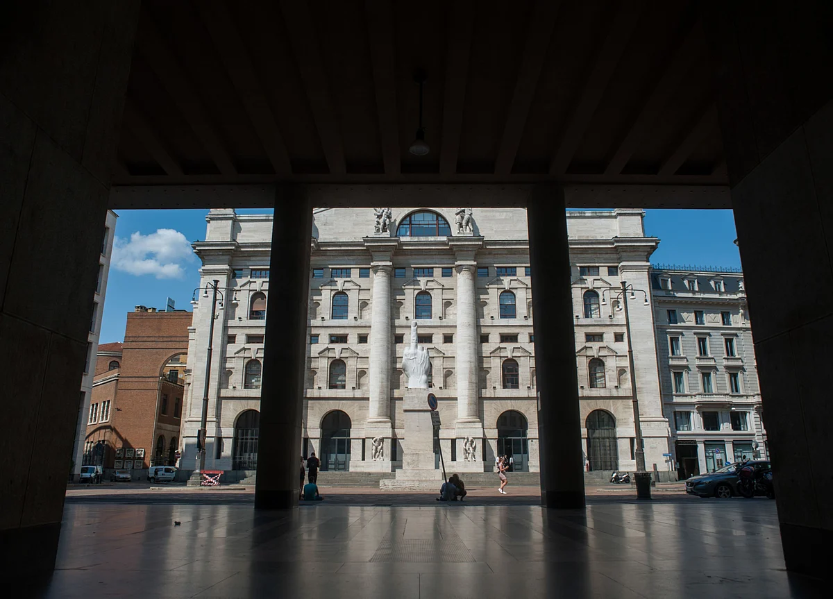 Italy Approves Budget to Shore Up Economy as Virus Cases Rise