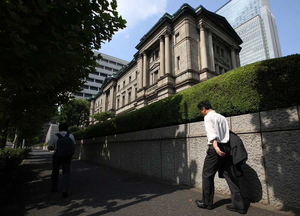 BOJ’s Swelling Asset Pile Complicates Future Exit From Stimulus