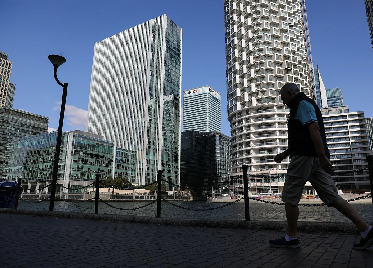 Brexit Prompts 7,500 City Jobs, $1.6 Trillion to Leave U.K.