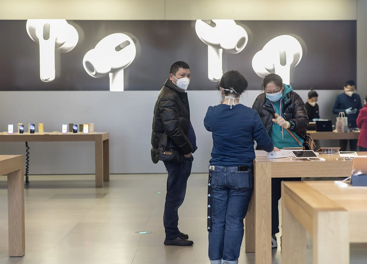 Apple Stops Selling Rival Earphones, Speakers Ahead of Launches