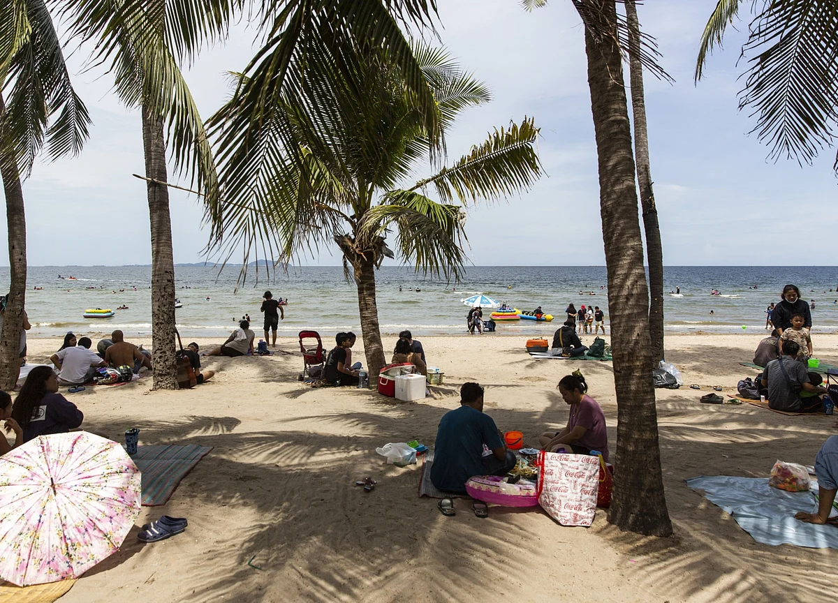 Thailand Seeks Travel Bubble Pact With China to Spur Tourism