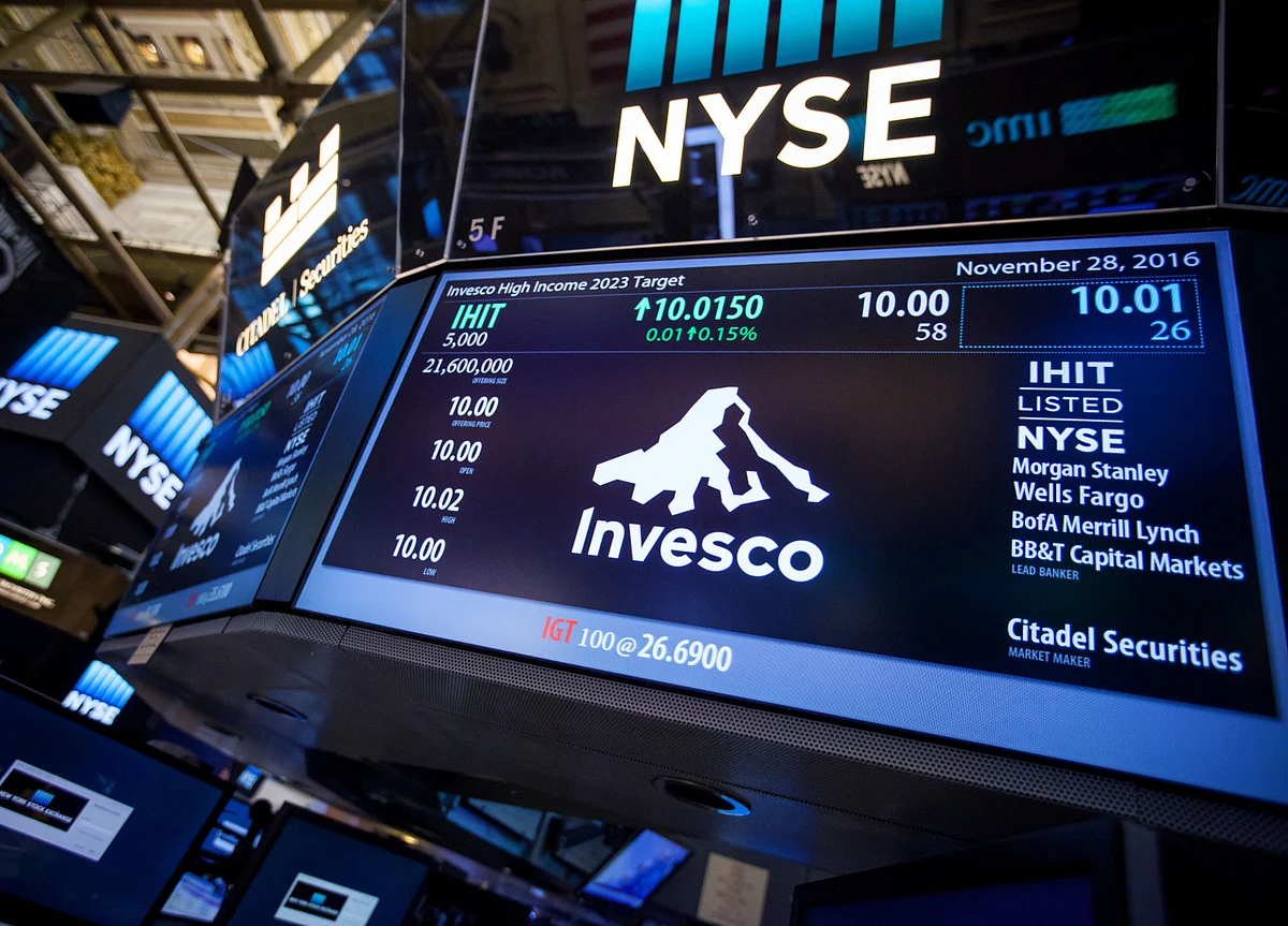 Invesco to Cut Compensation Costs With $200 Million Savings Plan