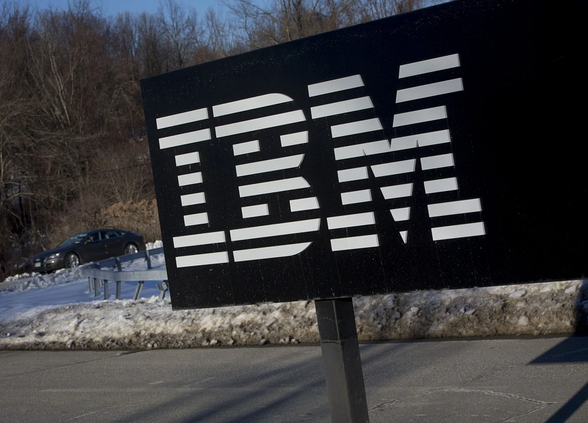IBM Shares Slip on Quarterly Sales Decline, No Outlook