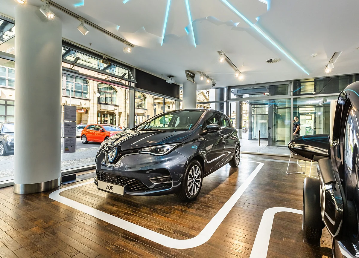 Renault Bolsters Electric-Car Lineup After Squandering Lead